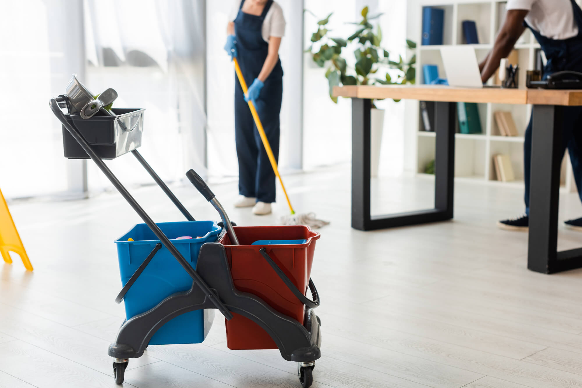 Cennik usług sprzątających – od czego zależy