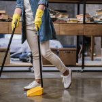 Niezbędnik sprzątający – wyposażenie przydatne w trakcie porządków