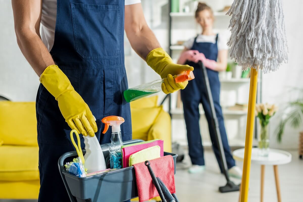 Czy warto korzystać z usług firm sprzątających?