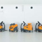 Czy warto wynajmować maszyny czyszczące do firmy sprzątającej?