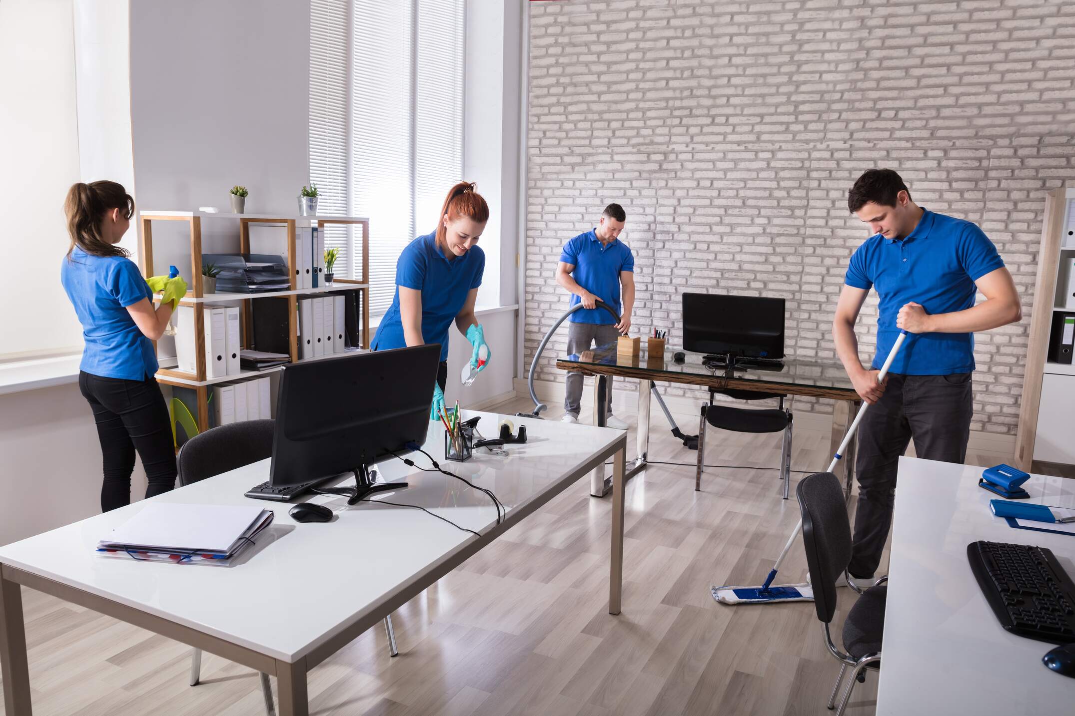 Dlaczego kompleksowe sprzątanie biura to zadanie dla profesjonalistów?