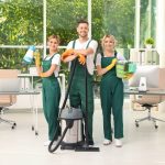 Czy praca w profesjonalnej firmie sprzątającej jest atrakcyjna?