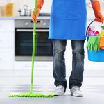 Profesjonalne środki czyszczące do podłóg – rodzaje i zastosowania