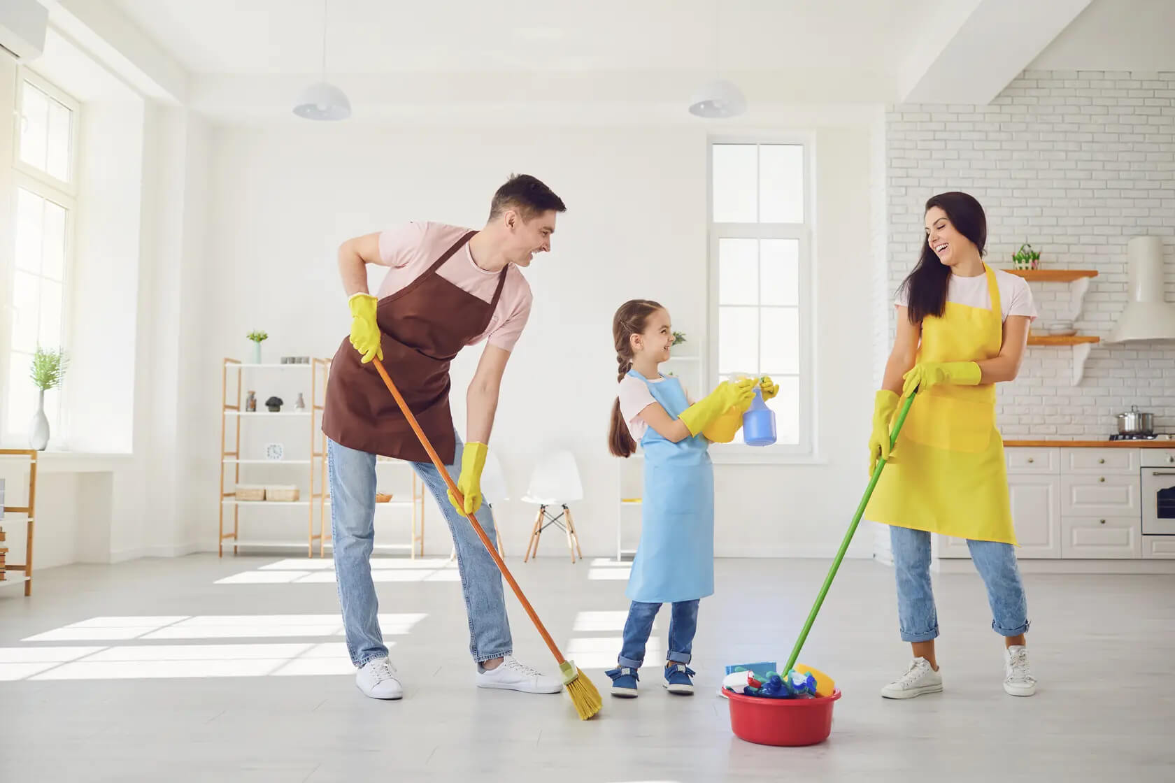 Szybkie sprzątanie – porady od firmy sprzątającej