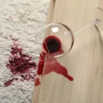 Czyszczenie dywanów — Jak pozbyć się plam z czerwonego wina ?