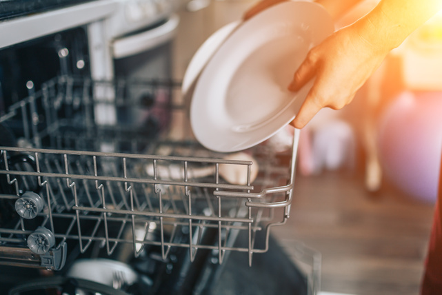 Jak umyć zmywarkę – 4 domowe sposoby