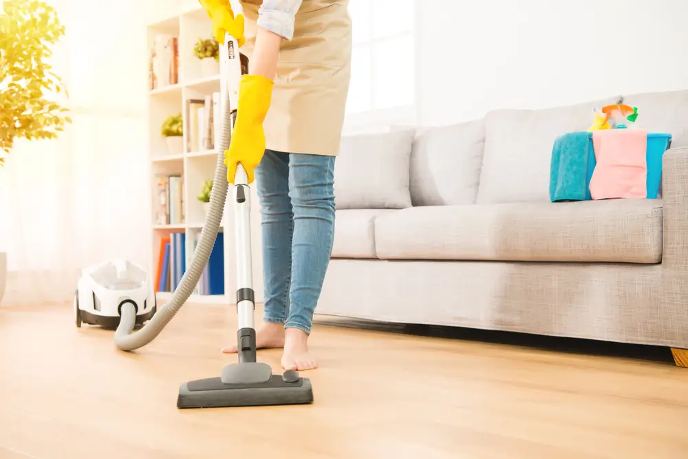 Jak często sprzątać w mieszkaniu? Kilka porad, aby utrzymać porządek w domu