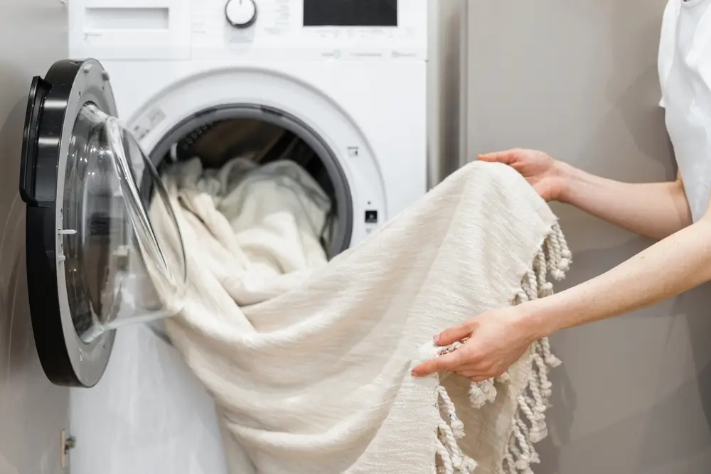 Jak prać firanki w pralce i ręcznie?